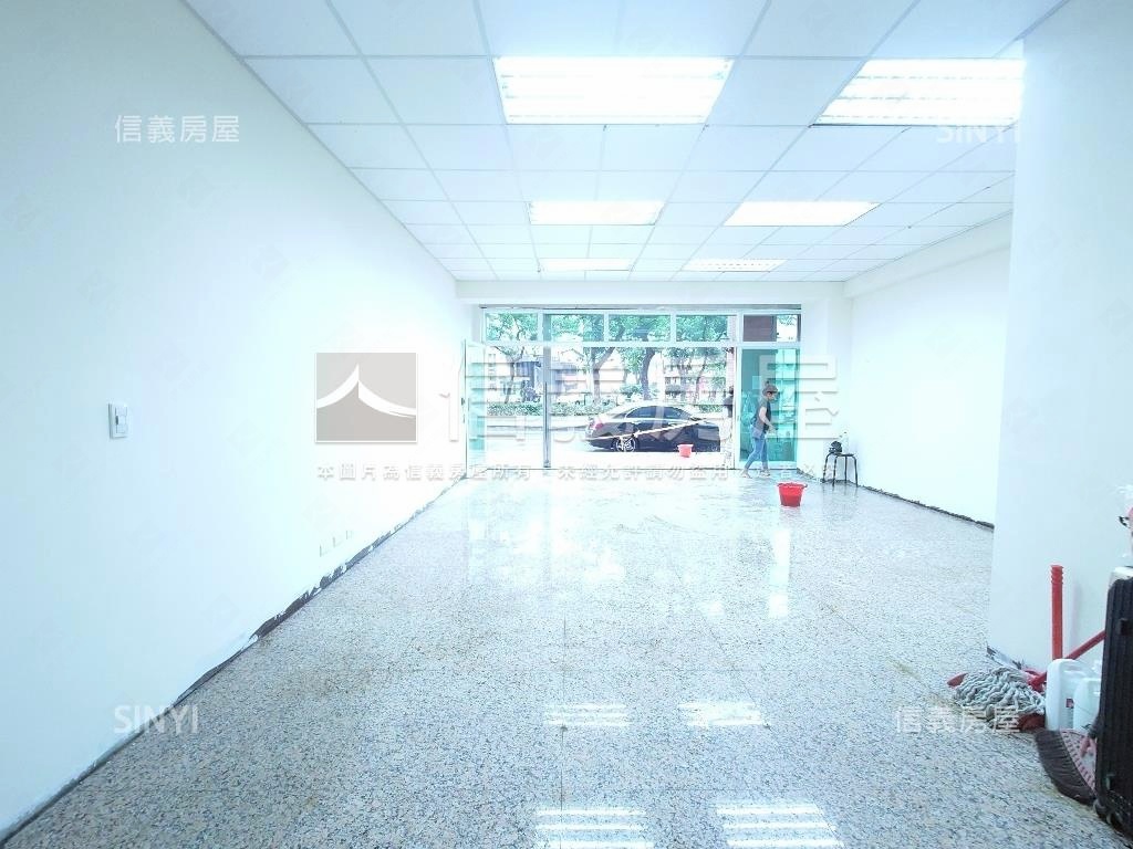 近文山特區面寬店面房屋室內格局與周邊環境
