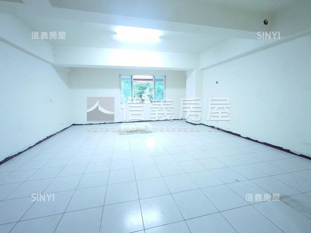 近文山特區面寬店面房屋室內格局與周邊環境