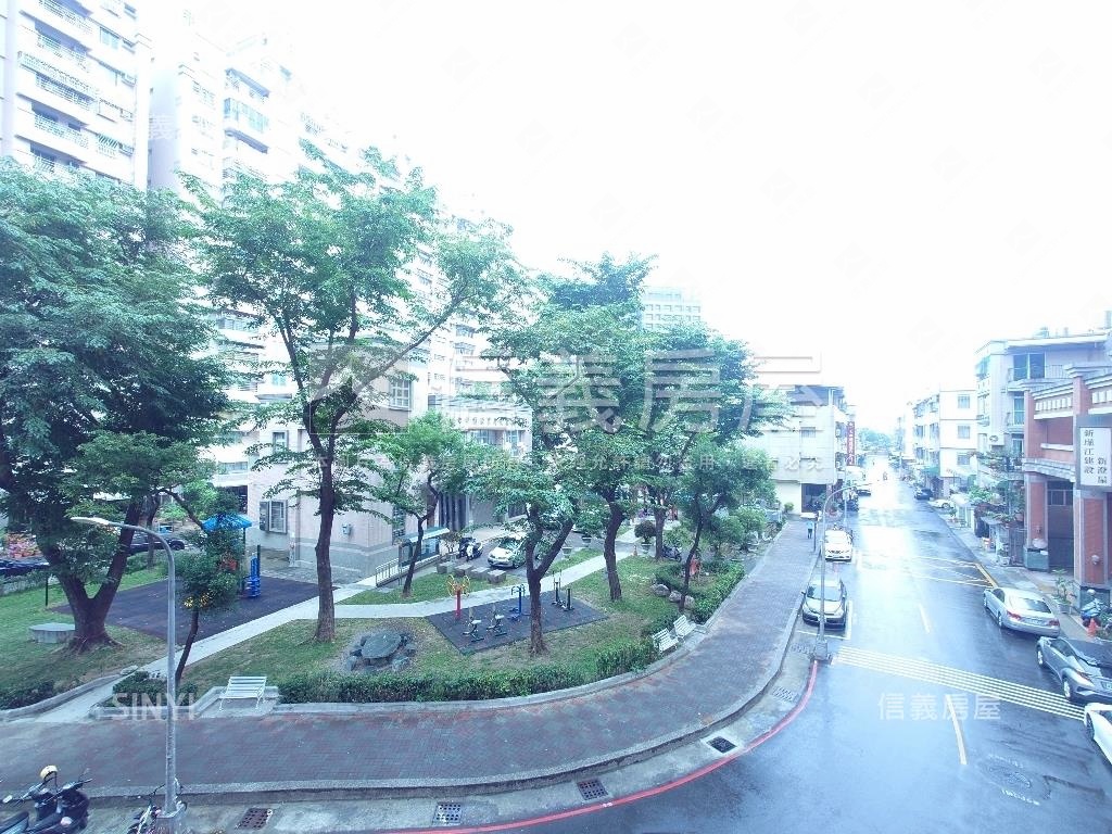 近文山特區面寬店面房屋室內格局與周邊環境