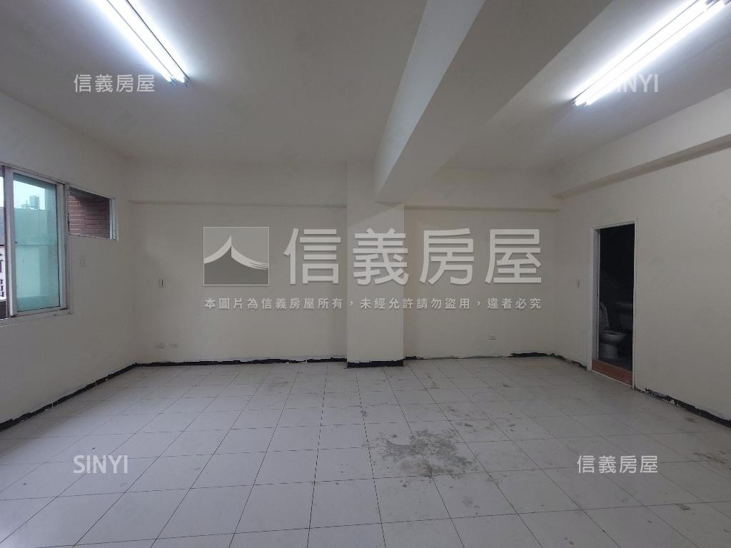 近文山特區面寬店面房屋室內格局與周邊環境