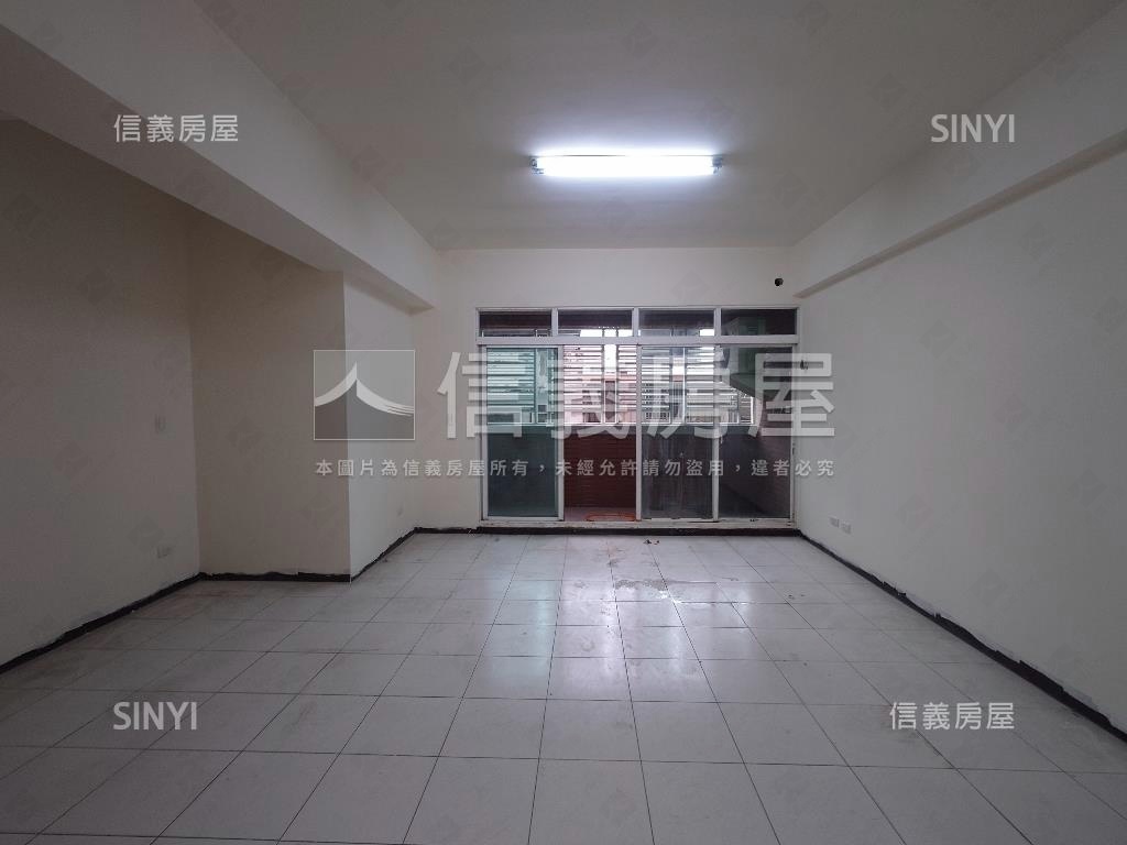 近文山特區面寬店面房屋室內格局與周邊環境