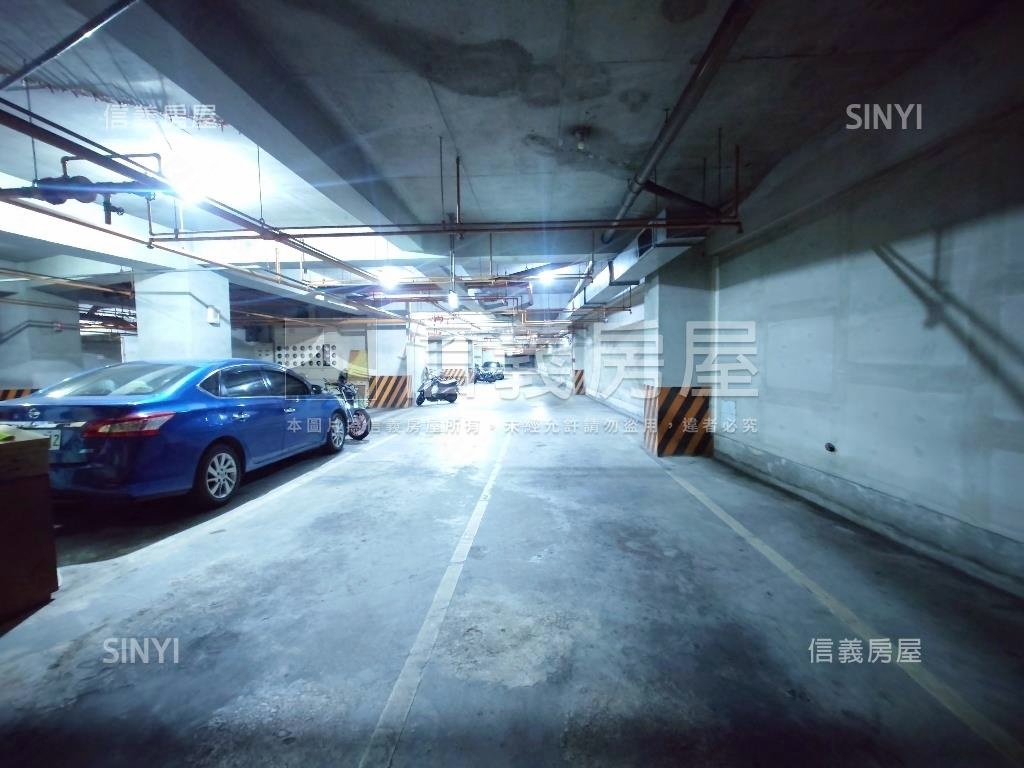 近文山特區面寬店面房屋室內格局與周邊環境