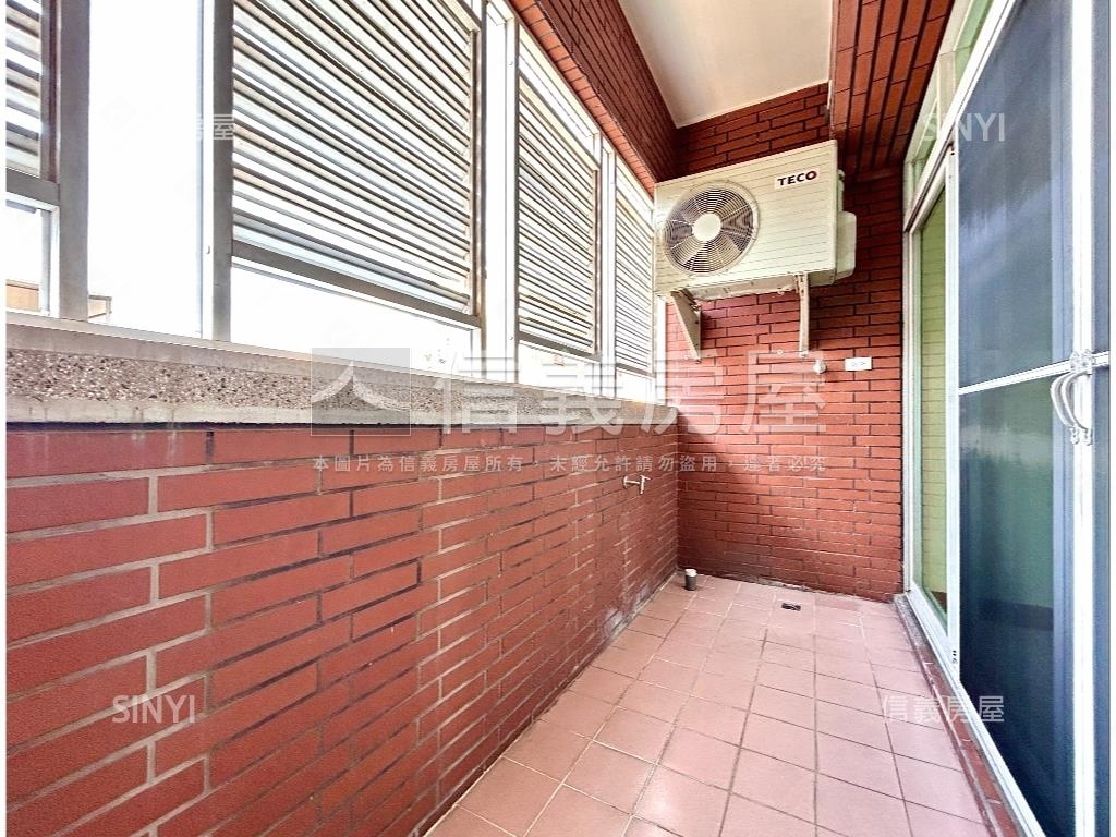 近文山特區面寬店面房屋室內格局與周邊環境