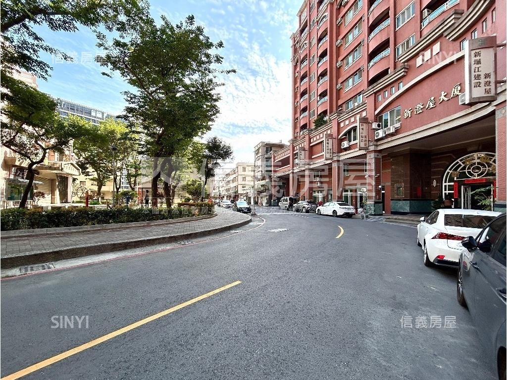 近文山特區面寬店面房屋室內格局與周邊環境