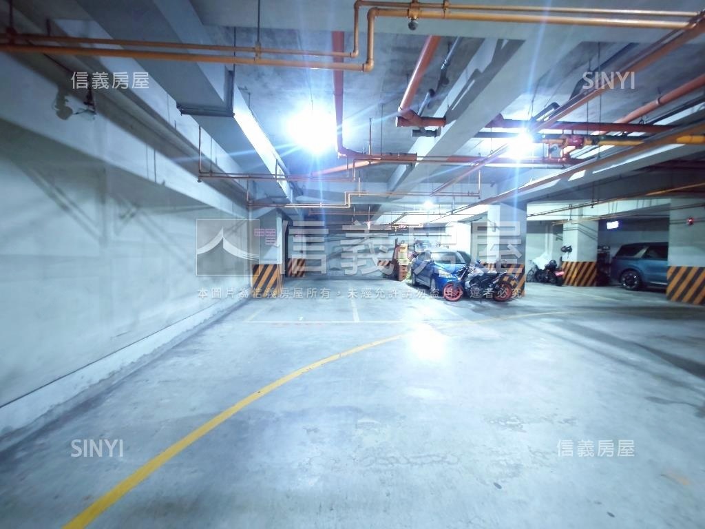 近文山特區面寬店面房屋室內格局與周邊環境