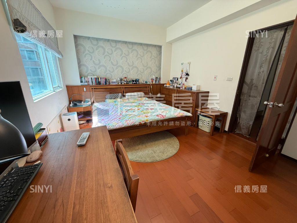 北屯海灣建設五房車庫別墅房屋室內格局與周邊環境