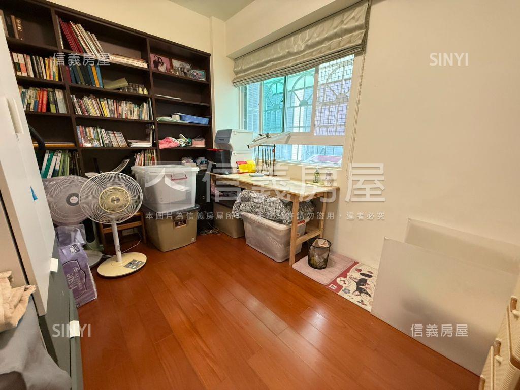 北屯海灣建設五房車庫別墅房屋室內格局與周邊環境