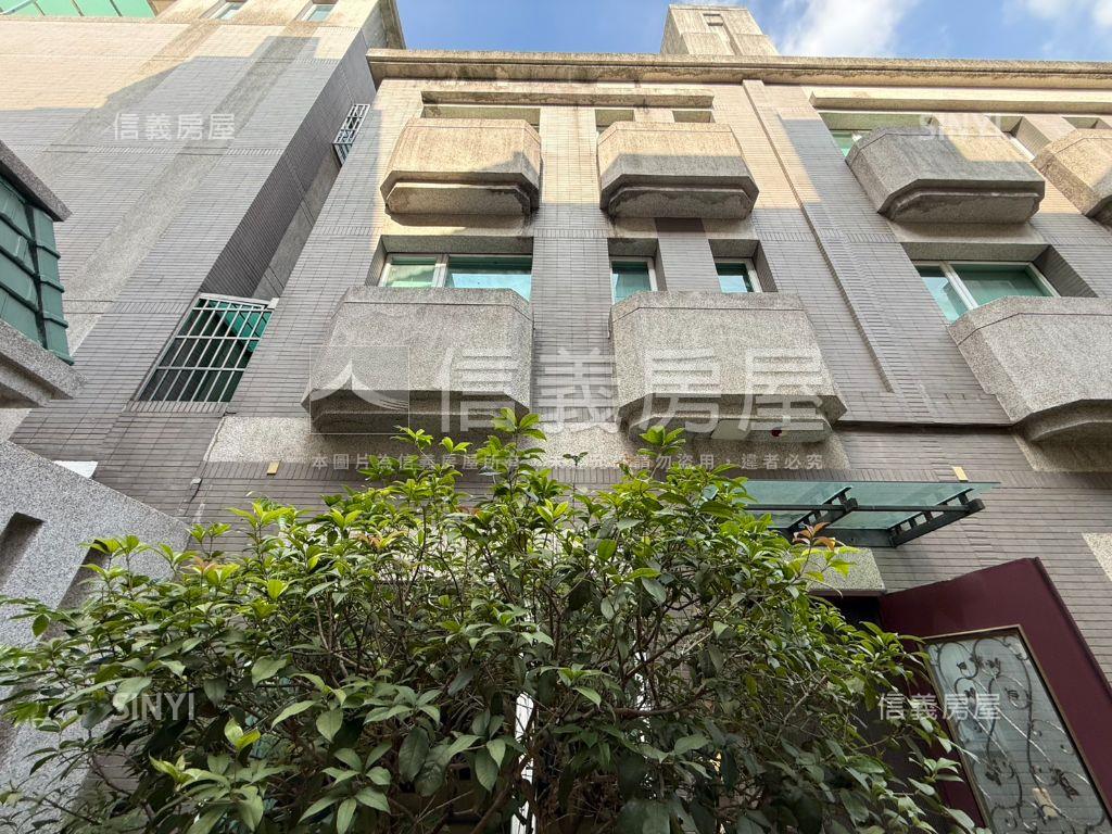 北屯海灣建設五房車庫別墅房屋室內格局與周邊環境