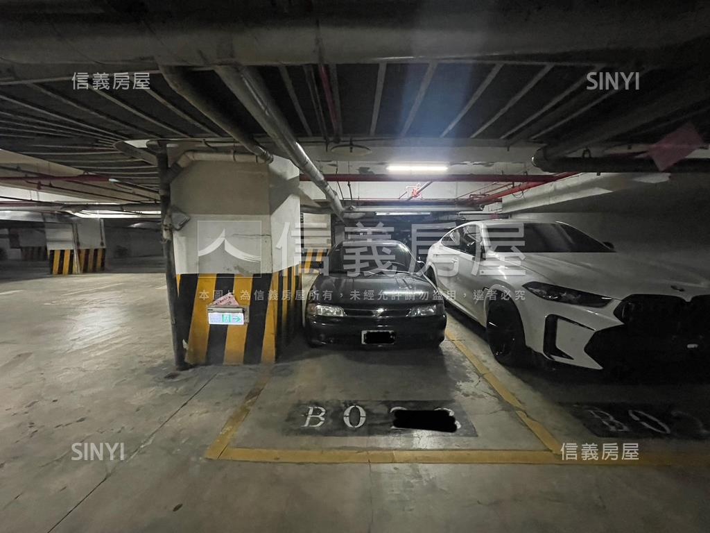 捷運後棟高樓景觀四房車位房屋室內格局與周邊環境