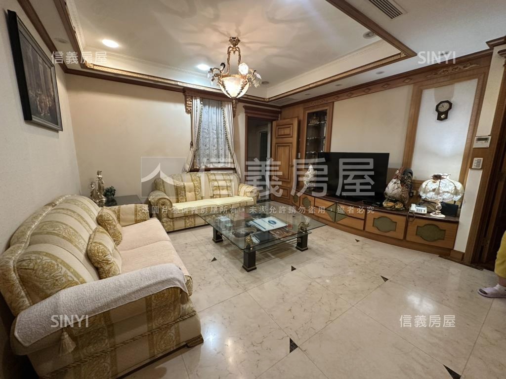 歐式風格巷寬電梯美透天房屋室內格局與周邊環境