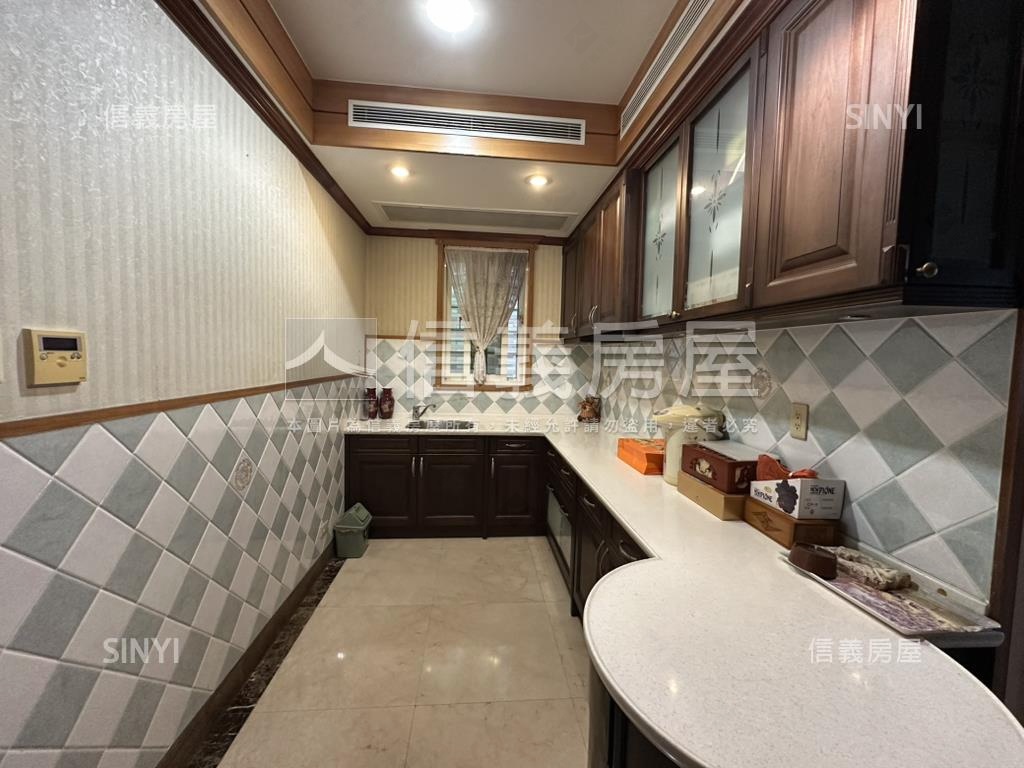 歐式風格巷寬電梯美透天房屋室內格局與周邊環境