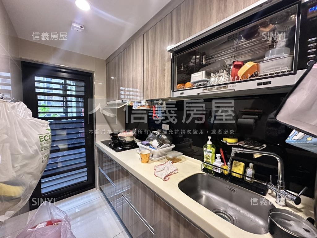 悅天下制震美裝三房車位房屋室內格局與周邊環境