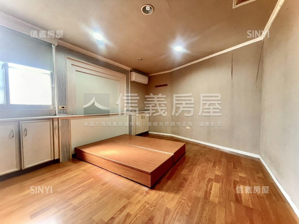 商五近捷運和輕軌三房房屋室內格局與周邊環境
