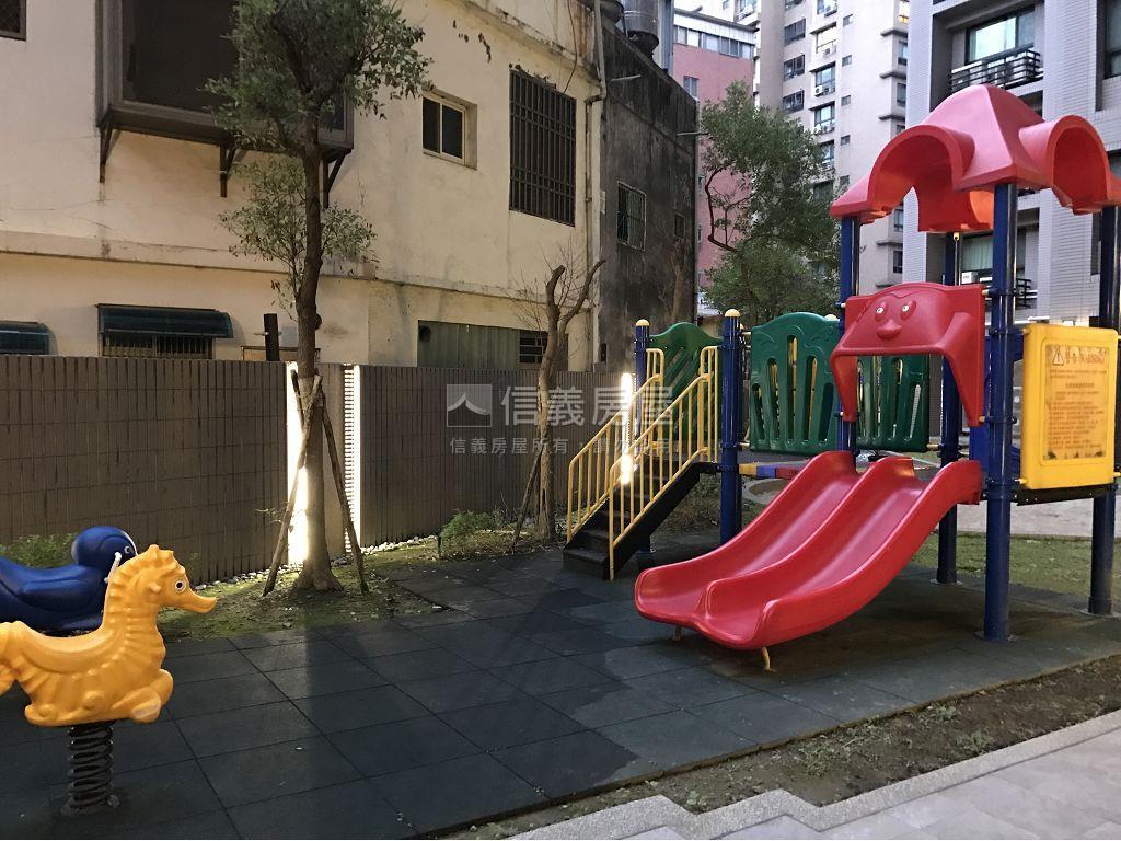 專任★富御高樓露台戶★房屋室內格局與周邊環境