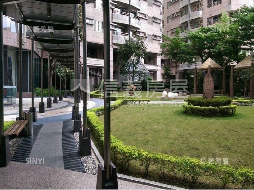 新年快樂！近捷運金店面！房屋室內格局與周邊環境