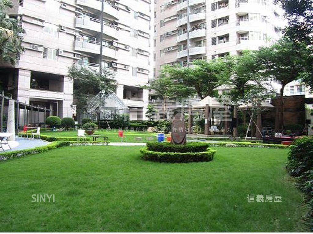 新年快樂！近捷運金店面！房屋室內格局與周邊環境