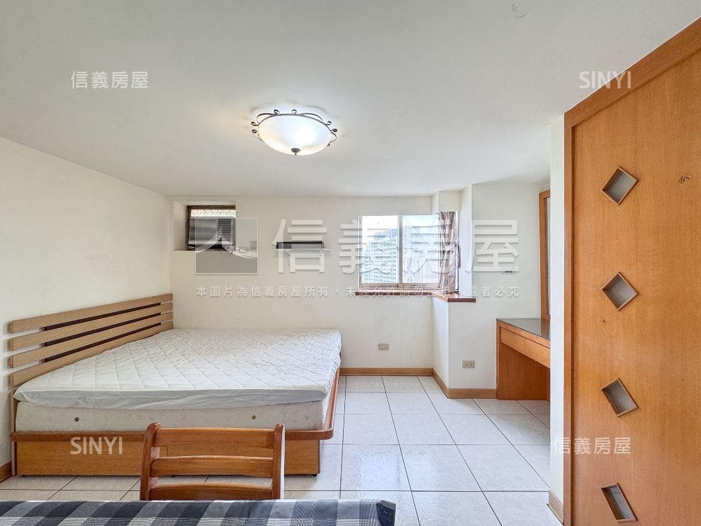 近捷運大空間視野戶附車位房屋室內格局與周邊環境