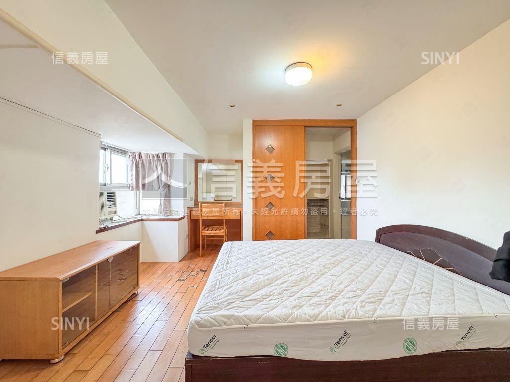 近捷運大空間視野戶附車位房屋室內格局與周邊環境