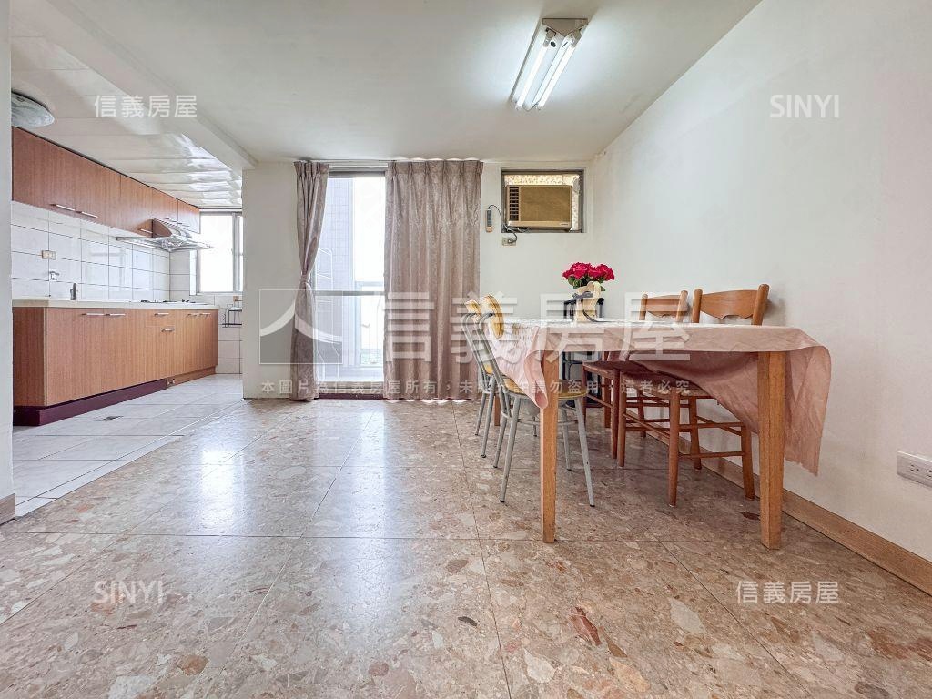 近捷運大空間視野戶附車位房屋室內格局與周邊環境