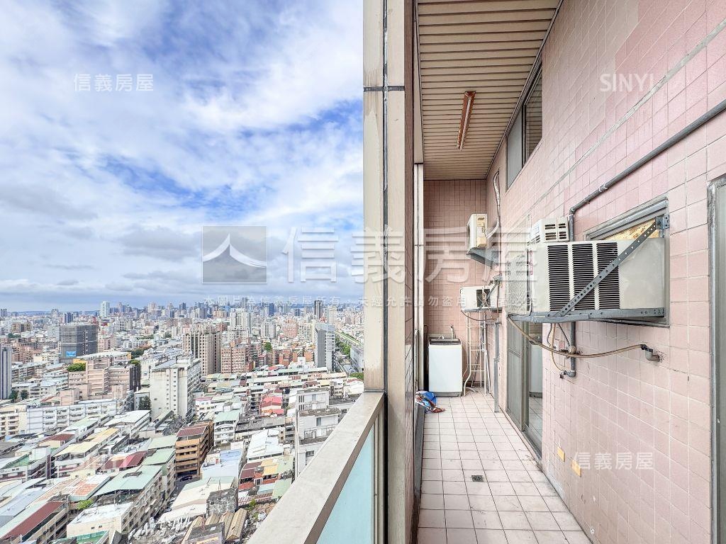 近捷運大空間視野戶附車位房屋室內格局與周邊環境