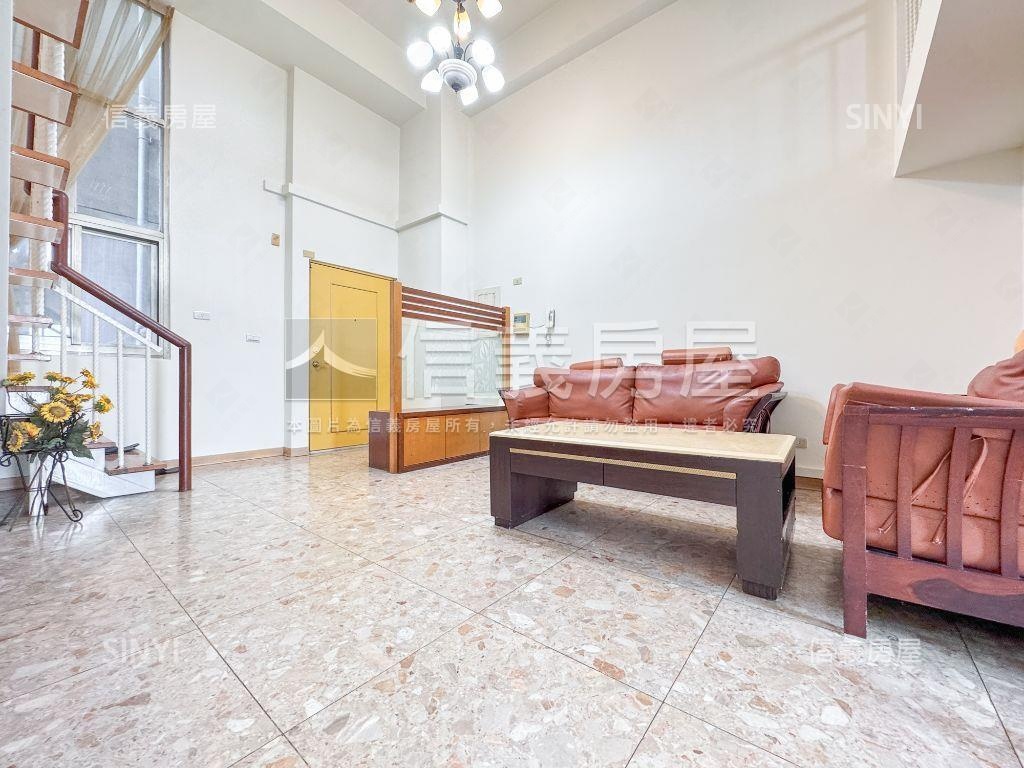 近捷運大空間視野戶附車位房屋室內格局與周邊環境