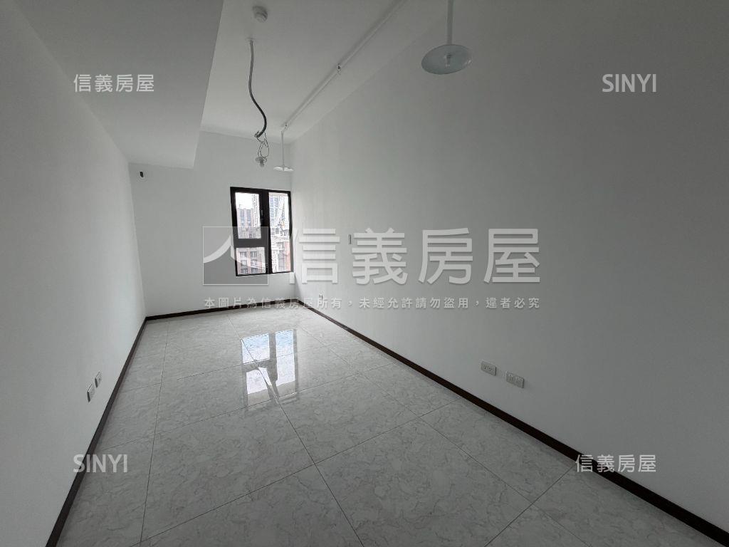 全坤１０１高樓兩房坡平車房屋室內格局與周邊環境