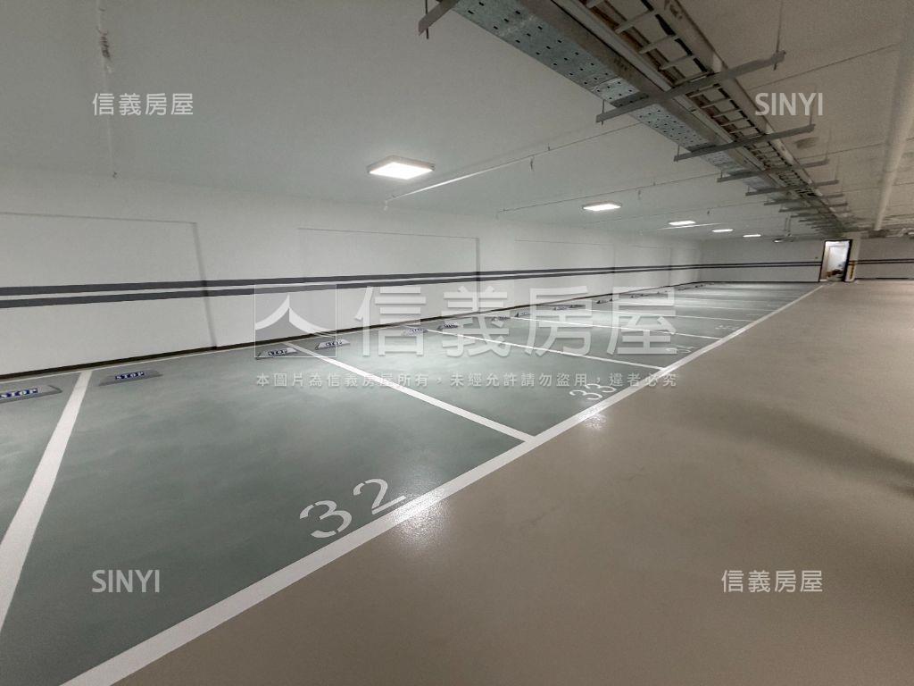 全坤１０１高樓兩房坡平車房屋室內格局與周邊環境