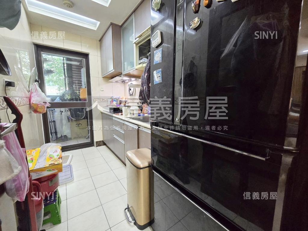 榮耀巴黎樹海景觀三房車位房屋室內格局與周邊環境