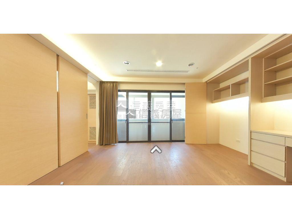 誠心出售峰藝大三房房屋室內格局與周邊環境