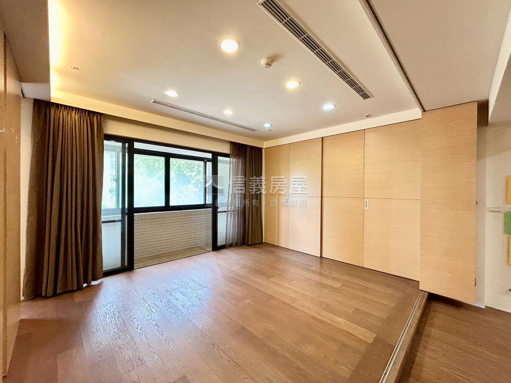 誠心出售峰藝大三房房屋室內格局與周邊環境