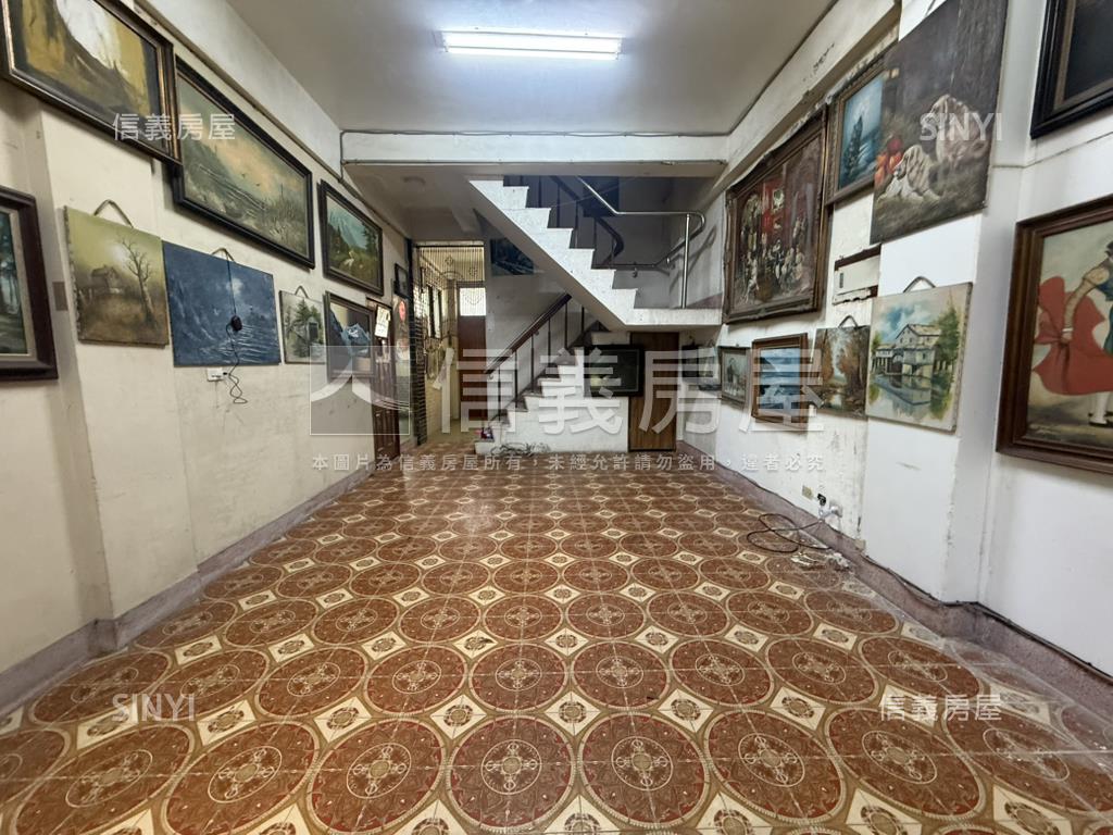 衛民街８米面寬雙店面房屋室內格局與周邊環境