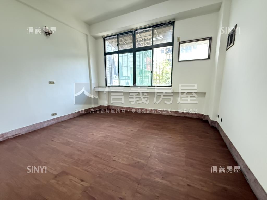 衛民街８米面寬雙店面房屋室內格局與周邊環境