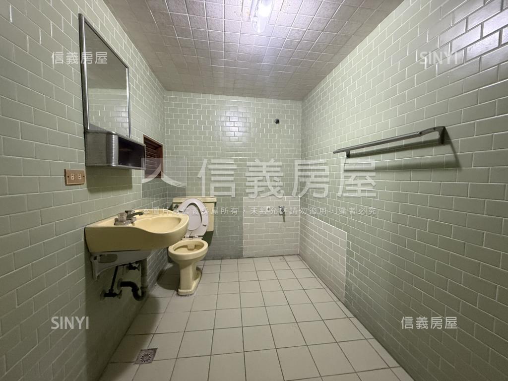 衛民街８米面寬雙店面房屋室內格局與周邊環境