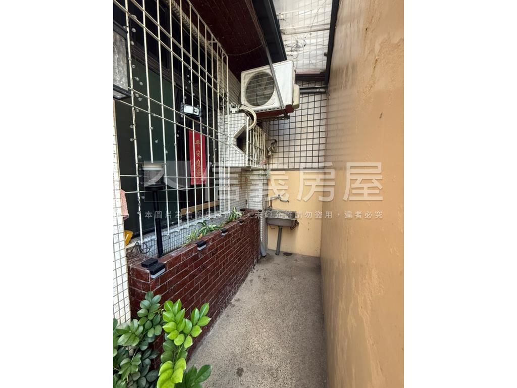 衛民街８米面寬雙店面房屋室內格局與周邊環境