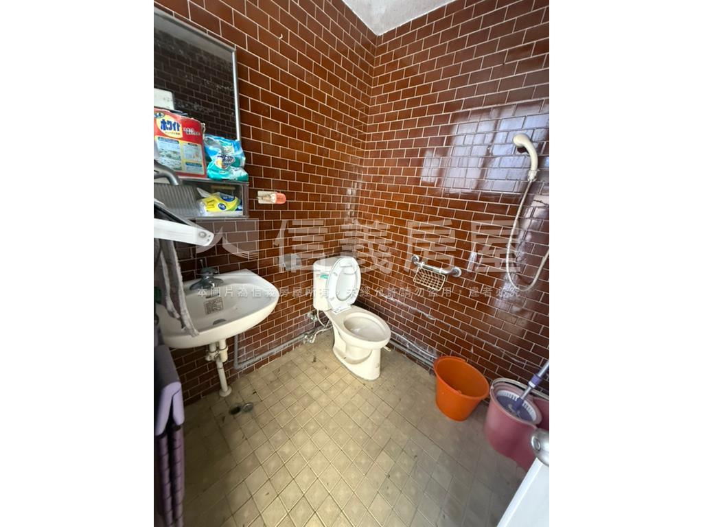 衛民街８米面寬雙店面房屋室內格局與周邊環境