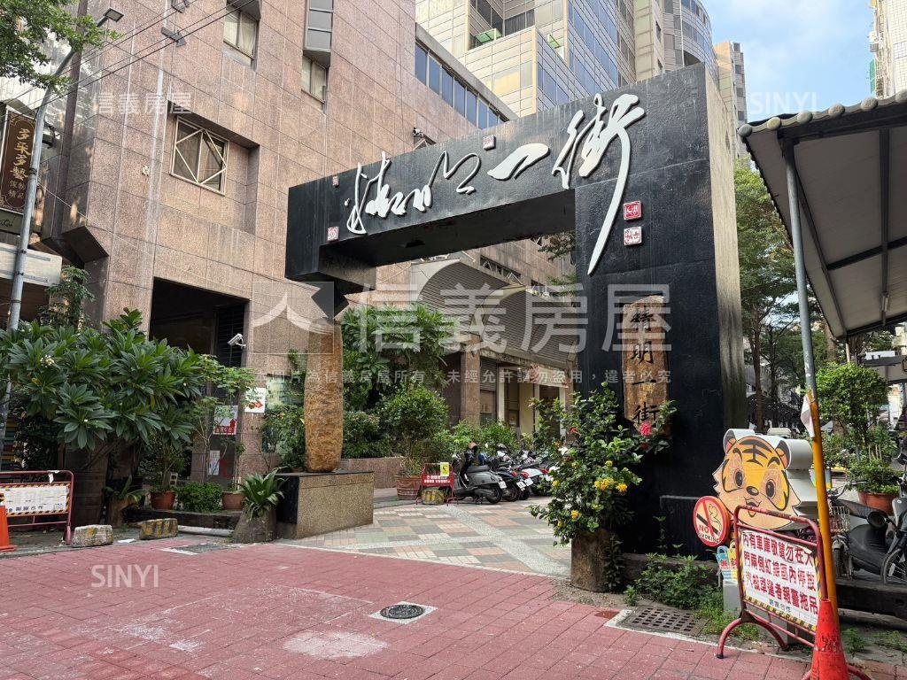 精明商圈精美裝潢金店面房屋室內格局與周邊環境