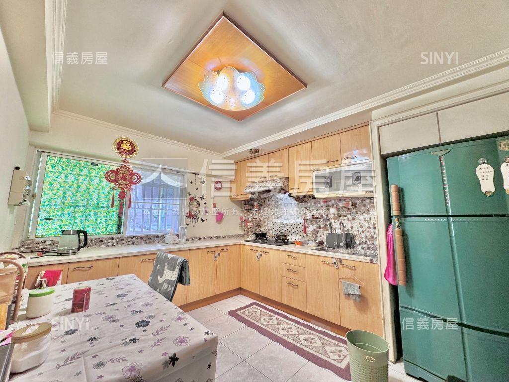 挑高正街別墅房屋室內格局與周邊環境