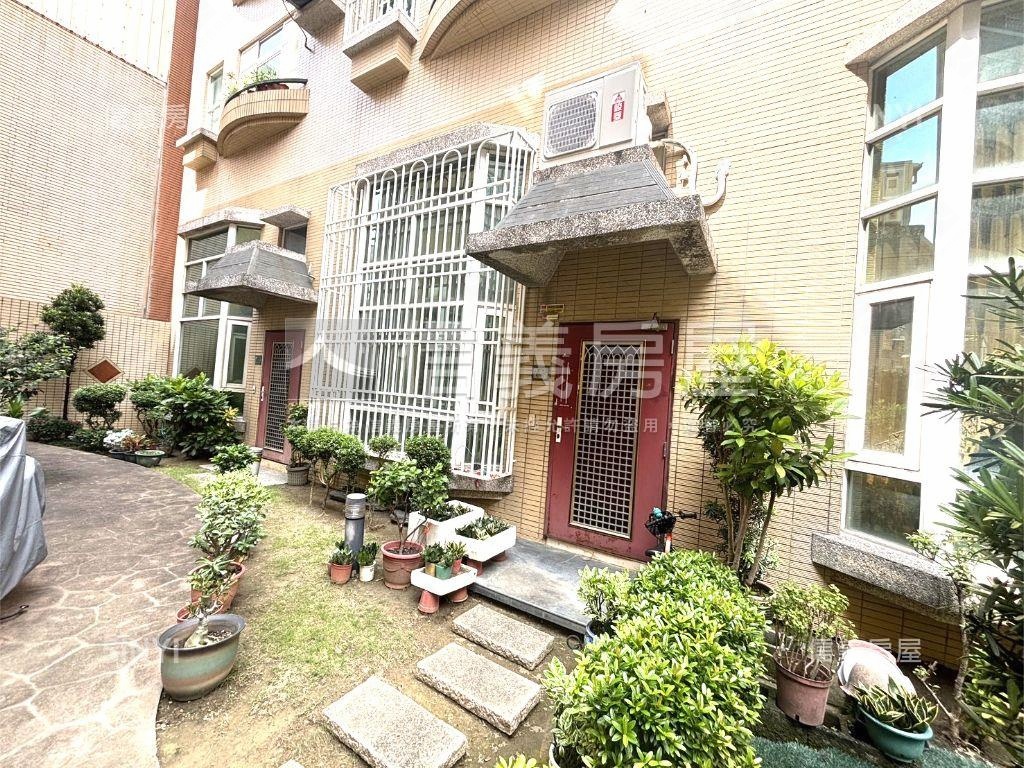 挑高正街別墅房屋室內格局與周邊環境