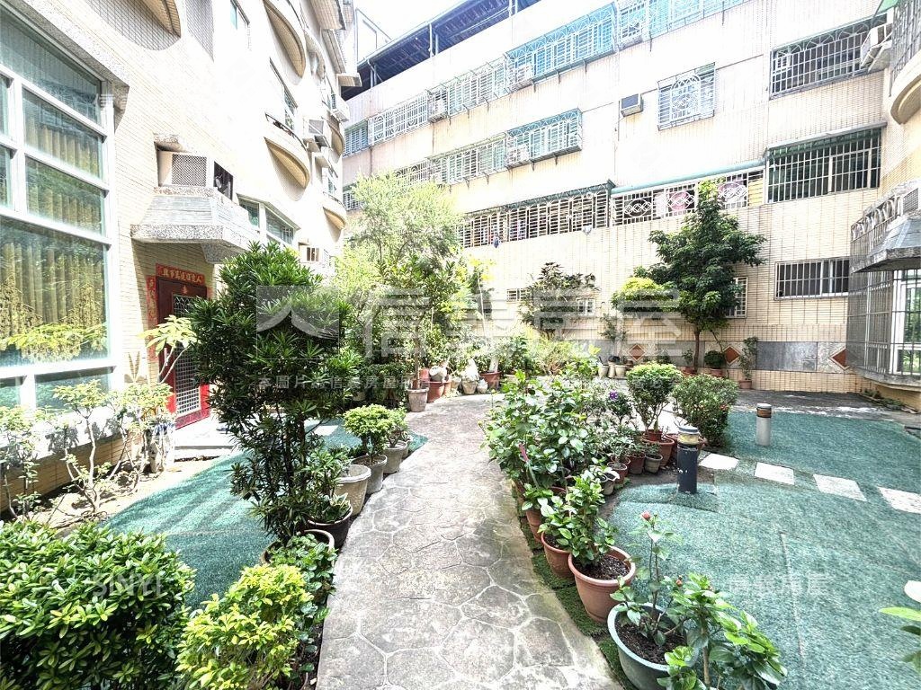 挑高正街別墅房屋室內格局與周邊環境