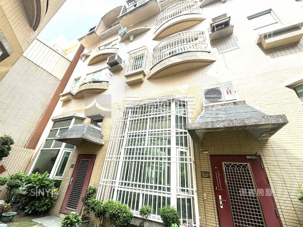 挑高正街別墅房屋室內格局與周邊環境