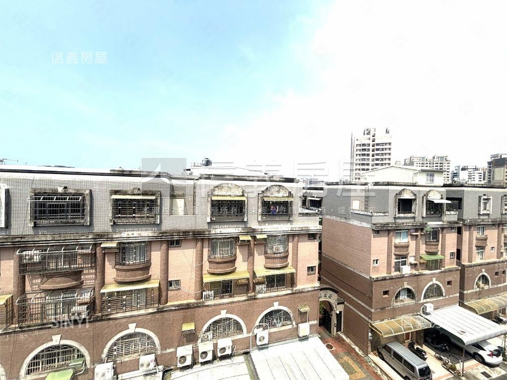 挑高正街別墅房屋室內格局與周邊環境