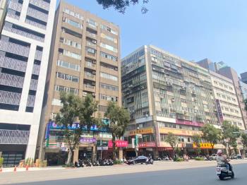 和平青田三角窗金店面