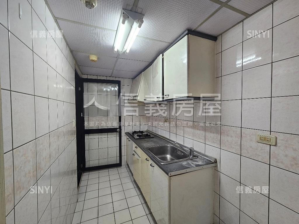 新！捷運旁高樓三房車位房屋室內格局與周邊環境