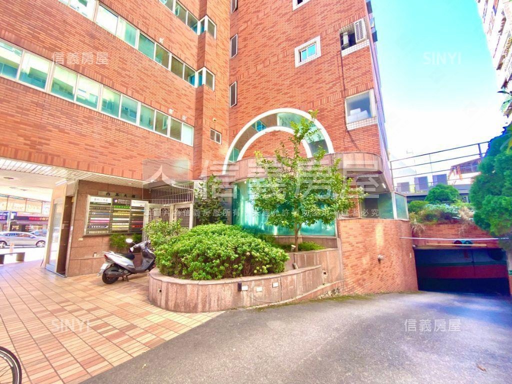南屯捷運旁。朝南。商辦房屋室內格局與周邊環境