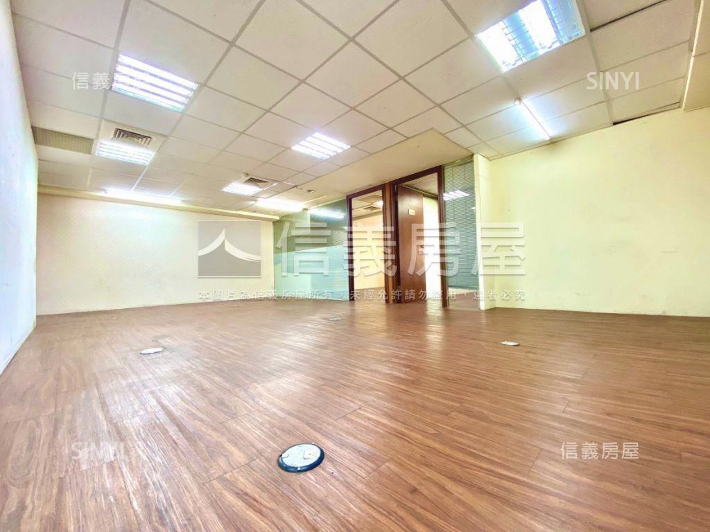 南屯捷運旁。朝南。商辦房屋室內格局與周邊環境