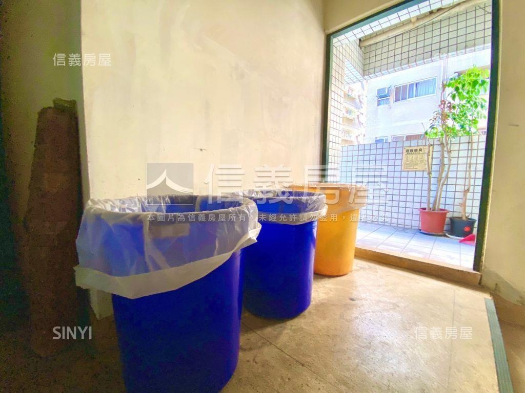 南屯捷運旁。朝南。商辦房屋室內格局與周邊環境