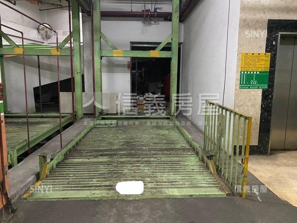 南屯捷運旁。朝南。商辦房屋室內格局與周邊環境