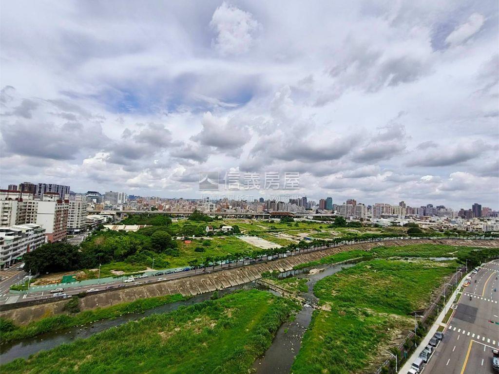 稀有高樓層兩房兩衛平車房屋室內格局與周邊環境
