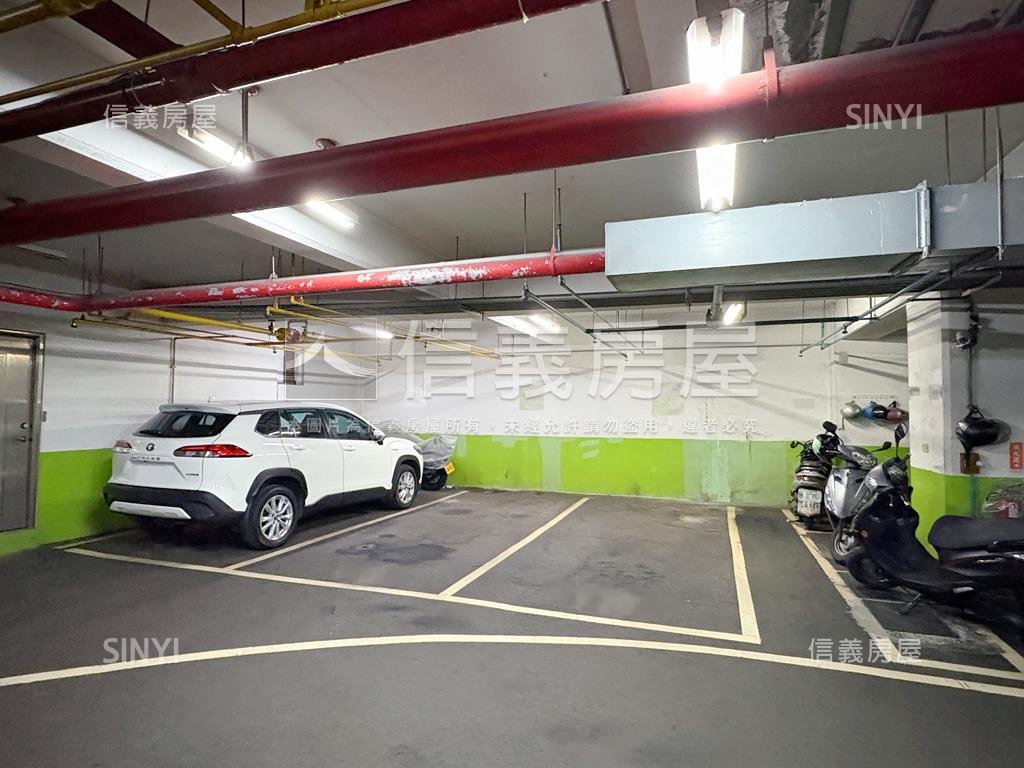 首席花園稀有坡平車位房屋室內格局與周邊環境