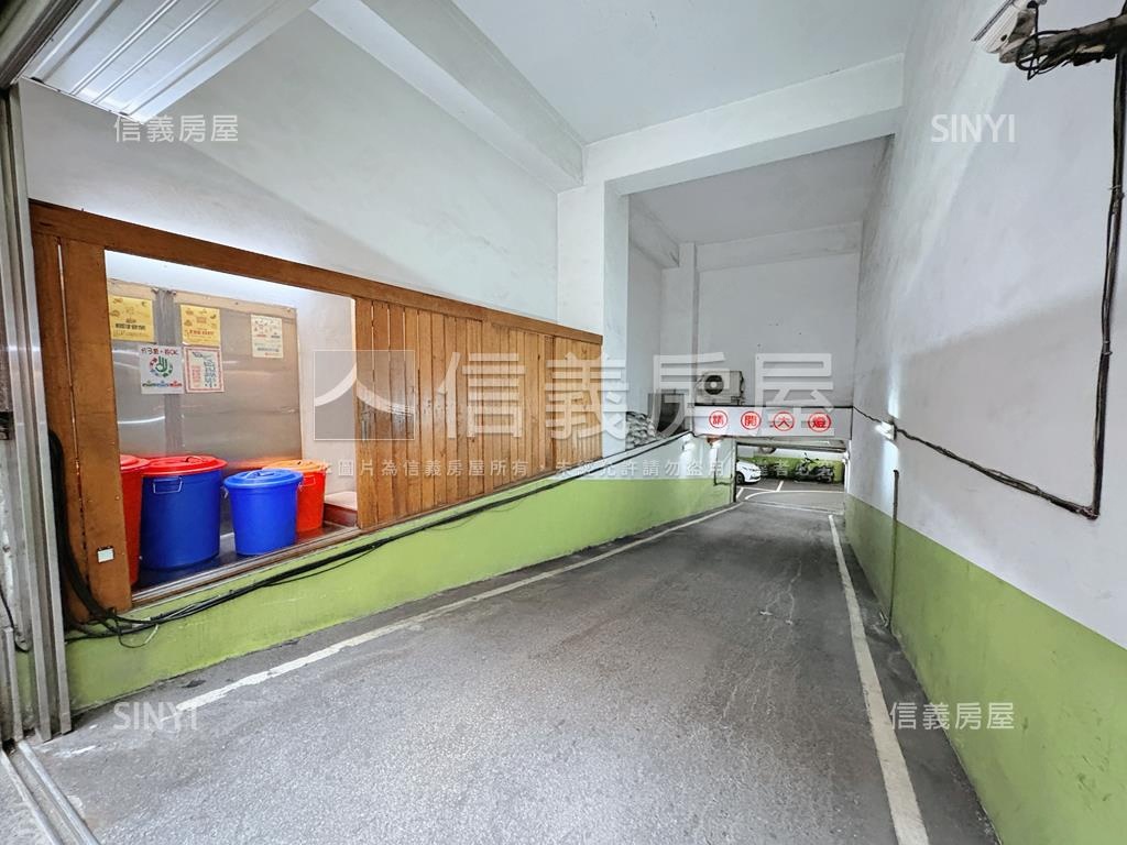 首席花園稀有坡平車位房屋室內格局與周邊環境